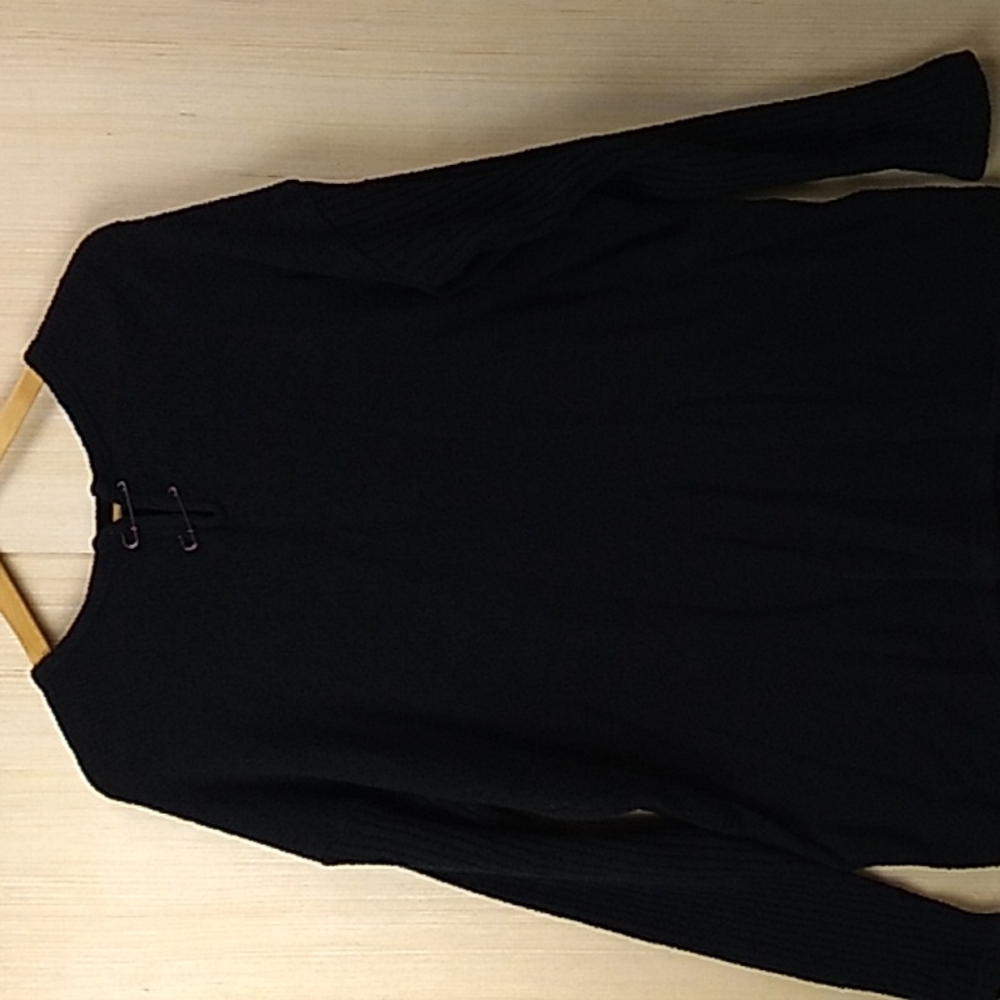 Street Wear Carole Womens Little Black Sweater Medium